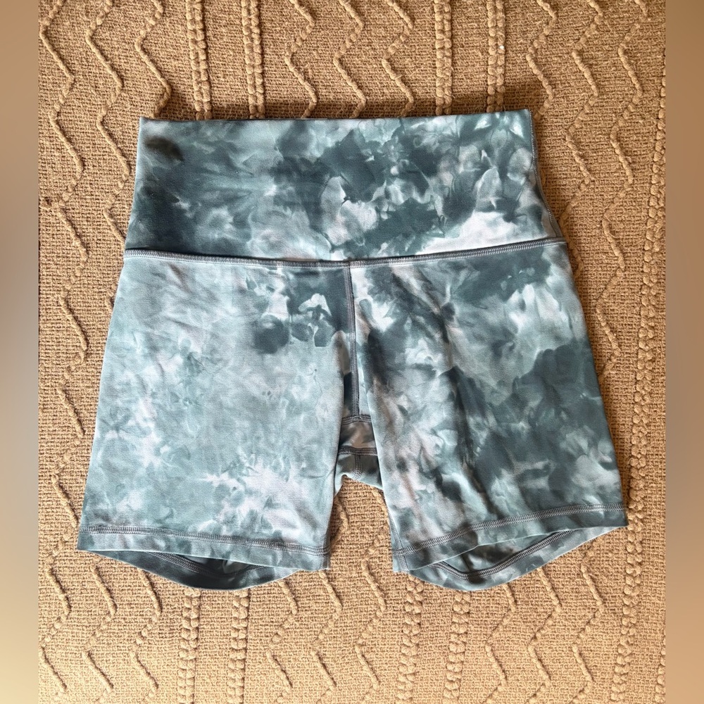 Lululemon align high rise 6” short